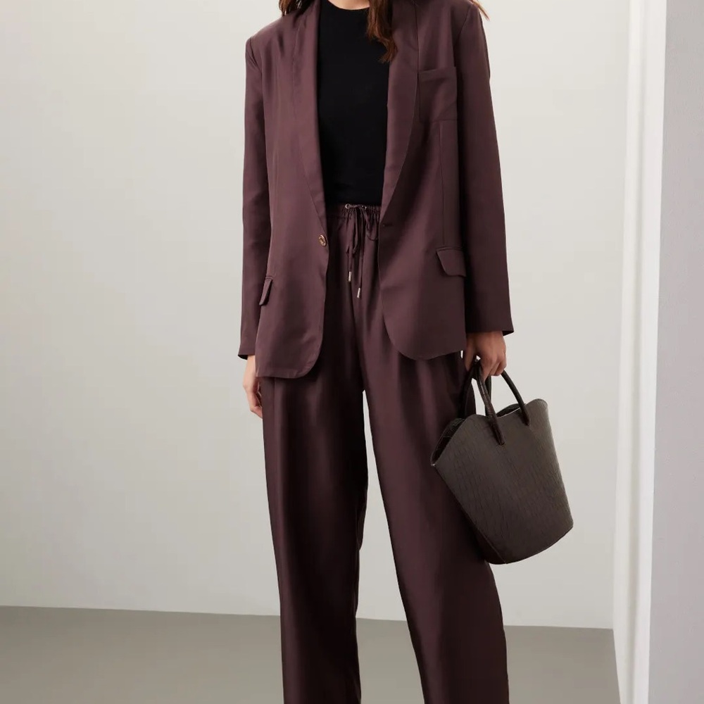 Silk Laundry Miami Relaxed Blazer in Burgundy